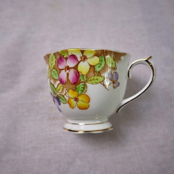 Royal Albert Clematis Bone China England Teacup & Saucer Floral Vintage Set - Picture 5 of 5